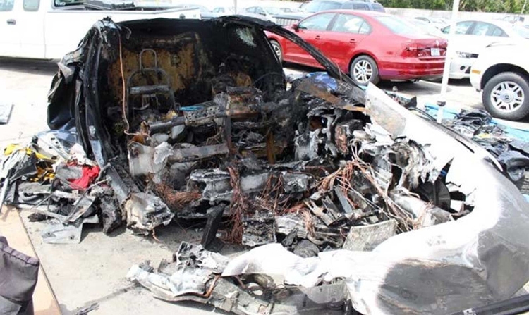 Пожарные трижды тушили Tesla Model S после ДТП