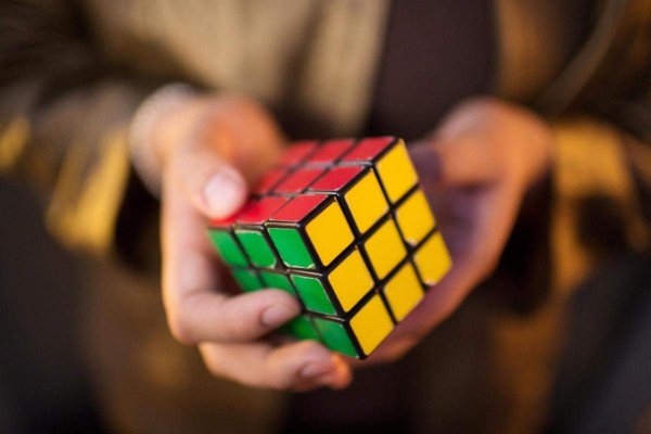 Искусственный интеллект DeepCube самостоятельно научилась собирать кубик Рубика