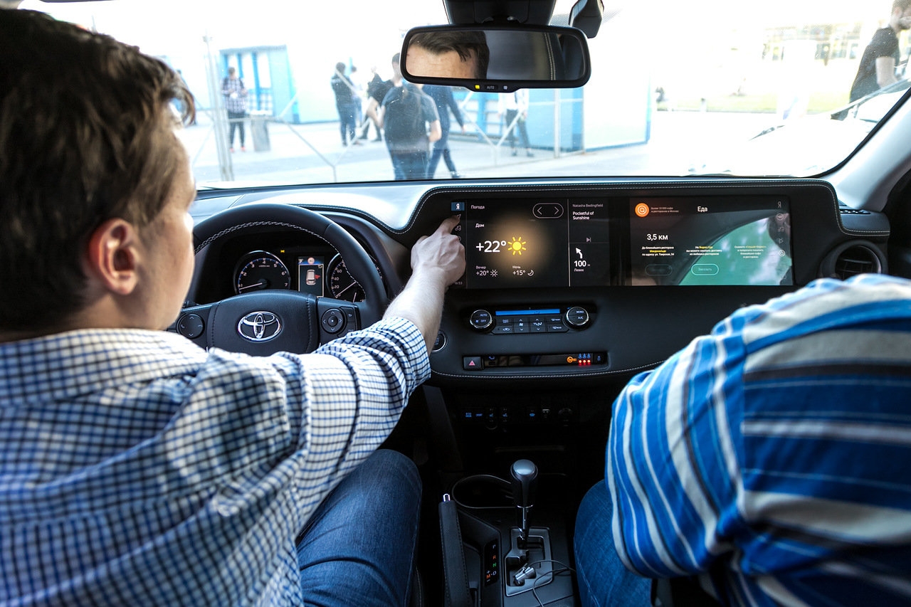 Яндекс показал демомобиль на базе Toyota RAV4 с платформой Яндекс.Авто