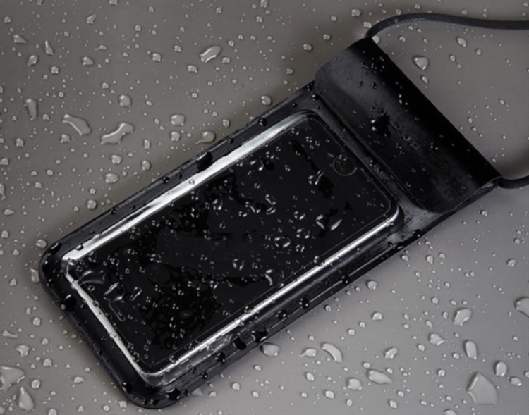 Xiaomi представила универсальный водонепроницаемый чехол для смартфонов