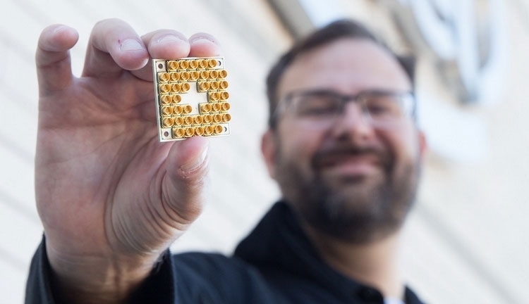 Intel приступила к испытаниям мельчайшего чипа на спиновом кубите