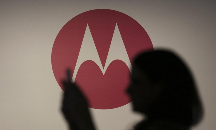 Смартфон Motorola One Power получит безрамочный дисплей с вырезом