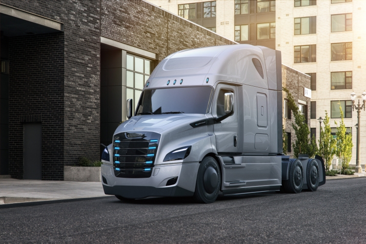 Daimler представила два электрических грузовика — Freightliner eCascadia и eM2