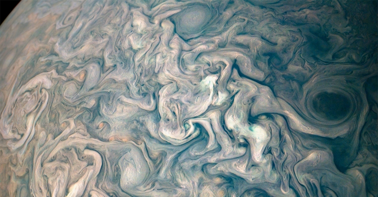 Фото дня: хаос в атмосфере Юпитера