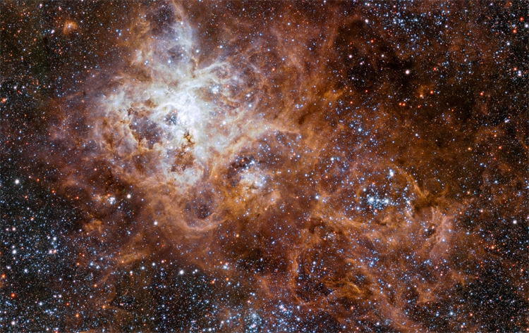 Фото дня: космический Тарантул удивительной красоты