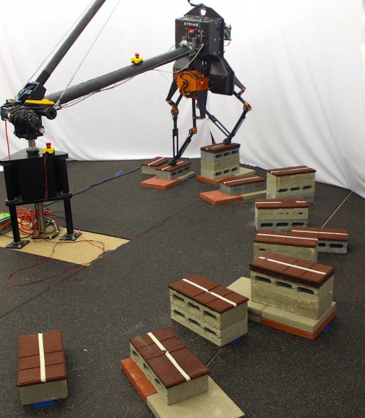 Инженеры создали первого робота, способного подниматься по ступенькам