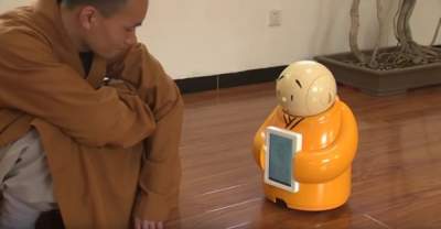 В буддистском храме Китая появился монах-робот