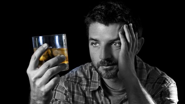 Ученые выяснили, как спиртное превращает мужчину в маньяка