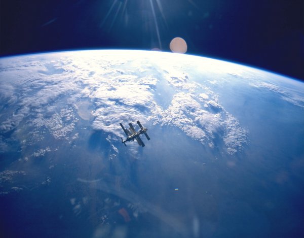 Учёный назвал массу космического мусора на орбите Земли