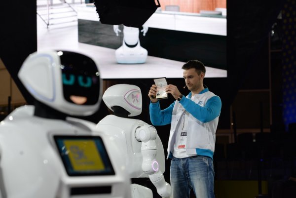 Российские студенты будут изучать робототехнику с помощью Promobot
