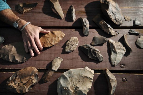 Рыбак из Краснодарского края нашел древний камень с «микрочипом»