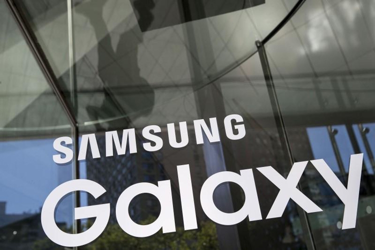 Samsung готовит зарядную станцию Wireless Charger Duo