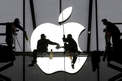 Apple обвинили в шпионаже